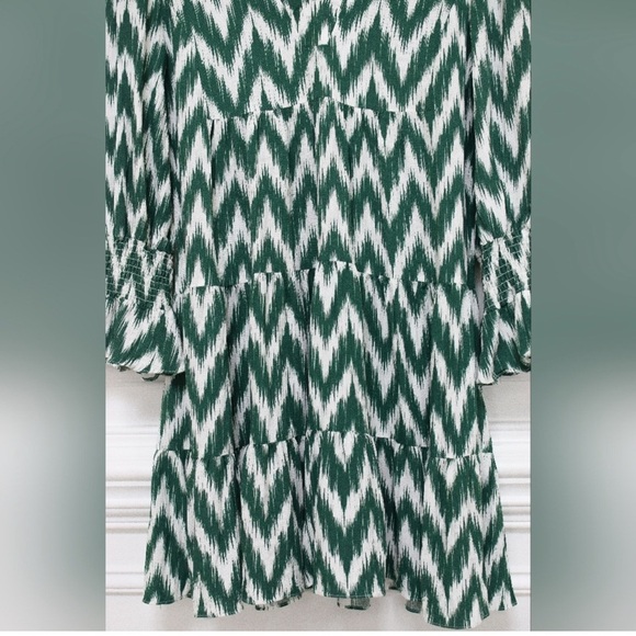 Green Ikat Kenzo Dress
POMANDER PLACE Size M - Picture 7 of 14